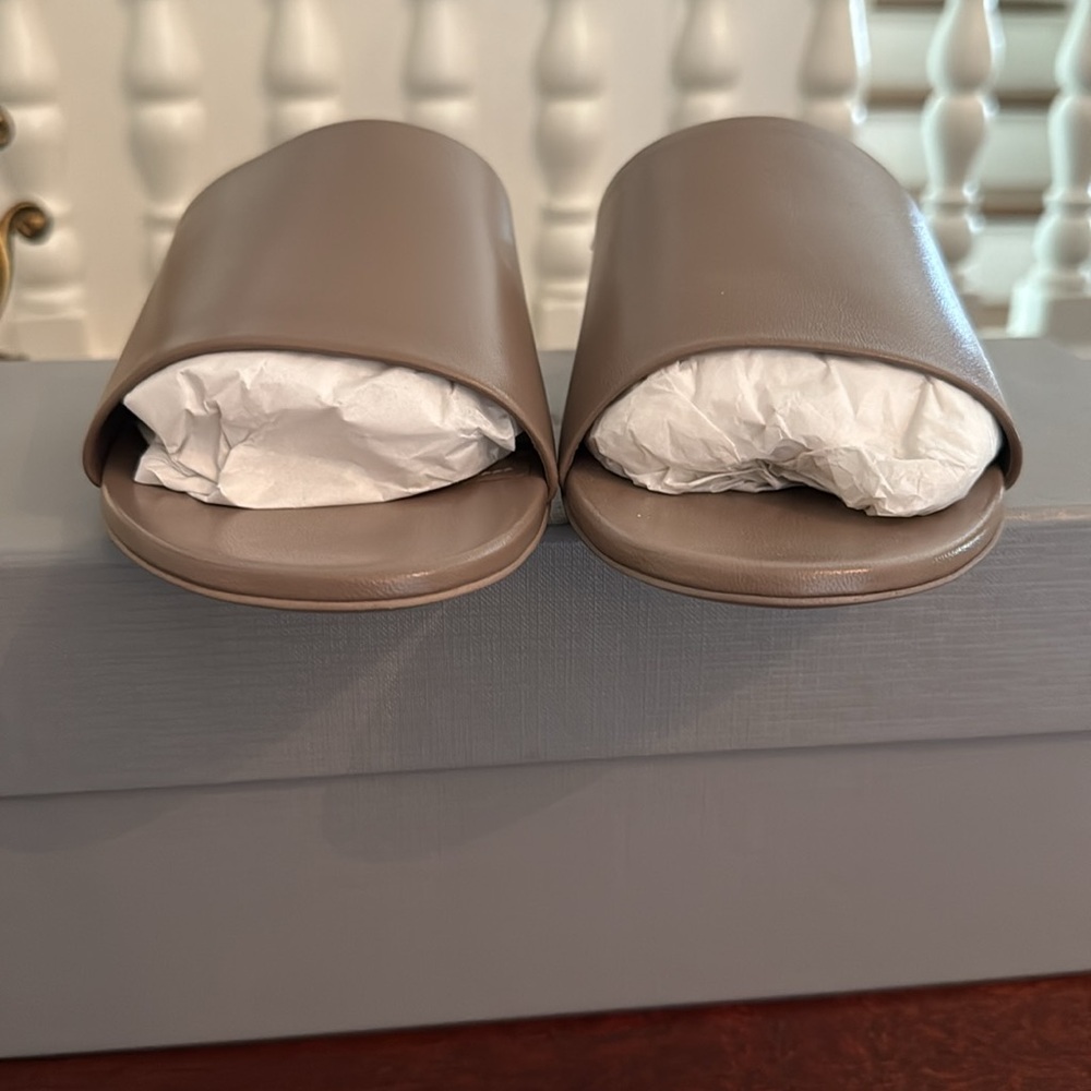 Balenciaga slides 39 - Picture 5 of 6